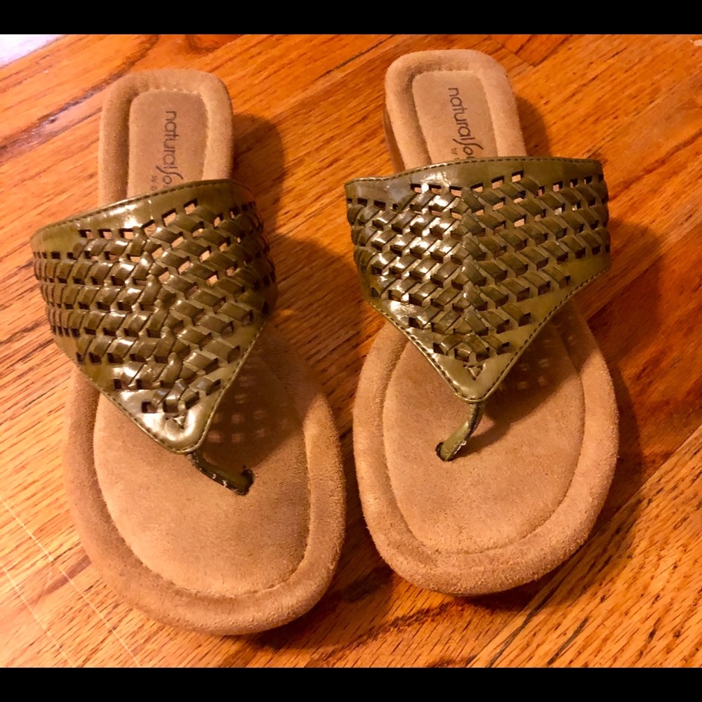 Women’s Natural Soul sandals.